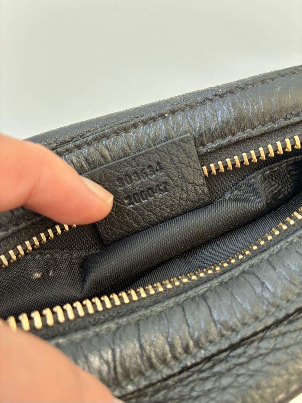 Gucci Soho Black Leather Mini Pouch Cosmetic Bag Tassel Logo Compact - Picture 9 of 10